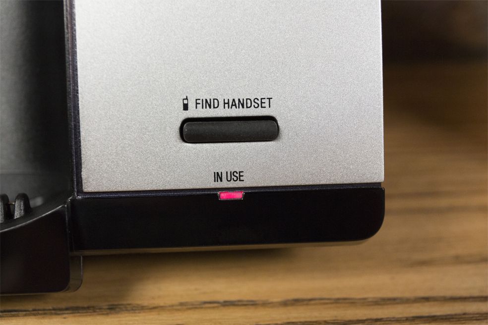 The base of the CS5119 has one light that turns on when you use the phone.