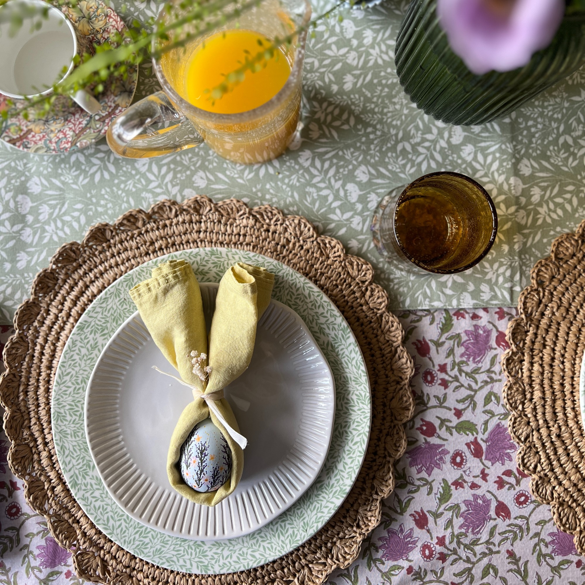 Easter bunny-shaped napkin table favours