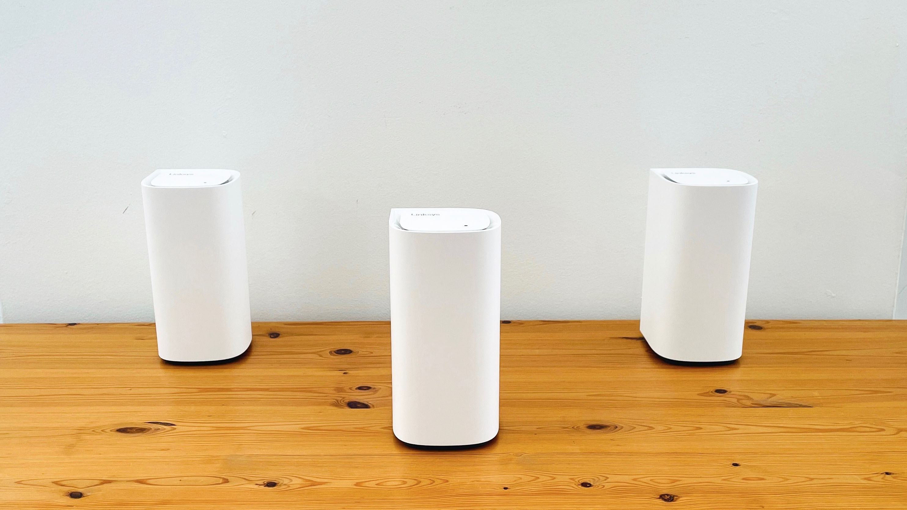 The Linksys Velop Pro 6E router.