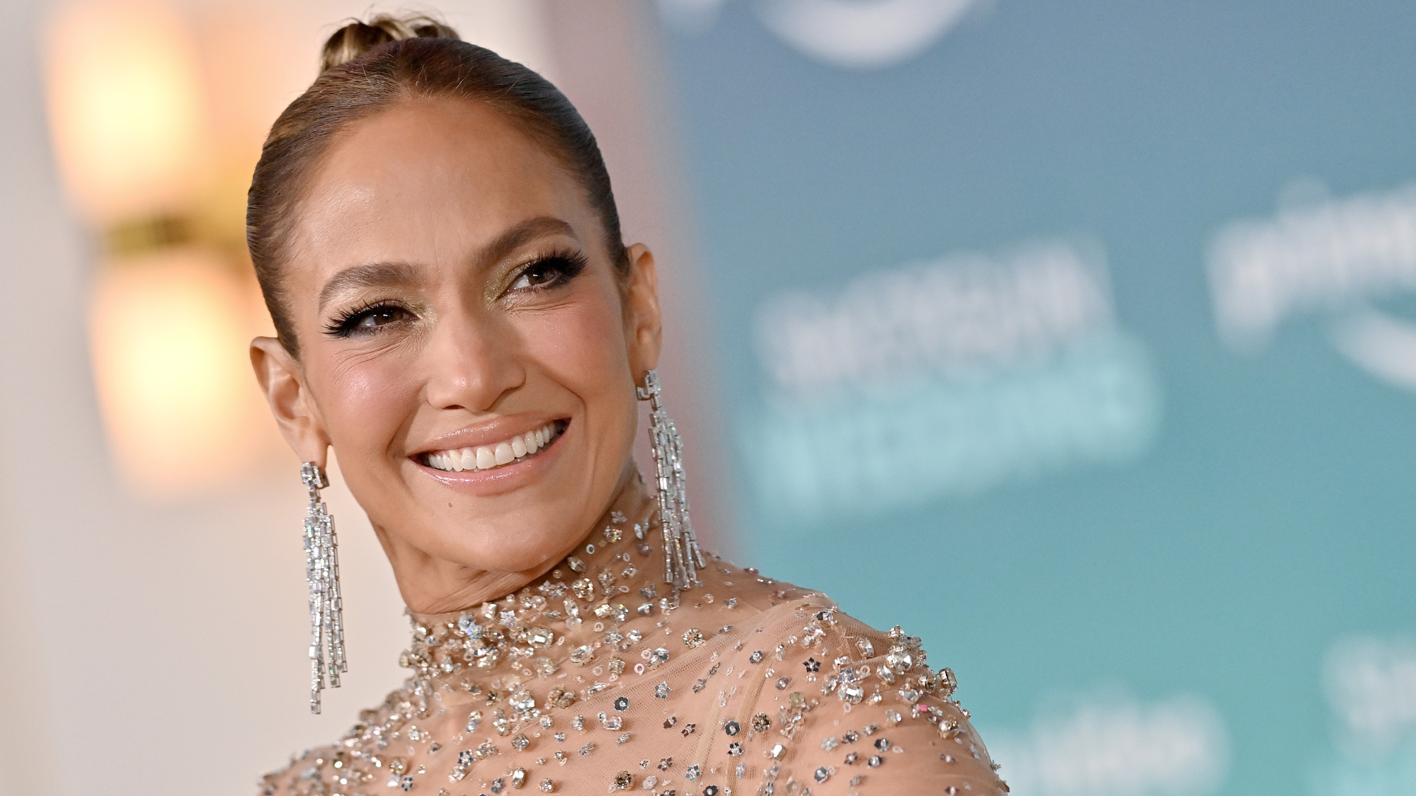 Jennifer Lopez is still wearing her 'Ben' necklace following their divorce announcement last month