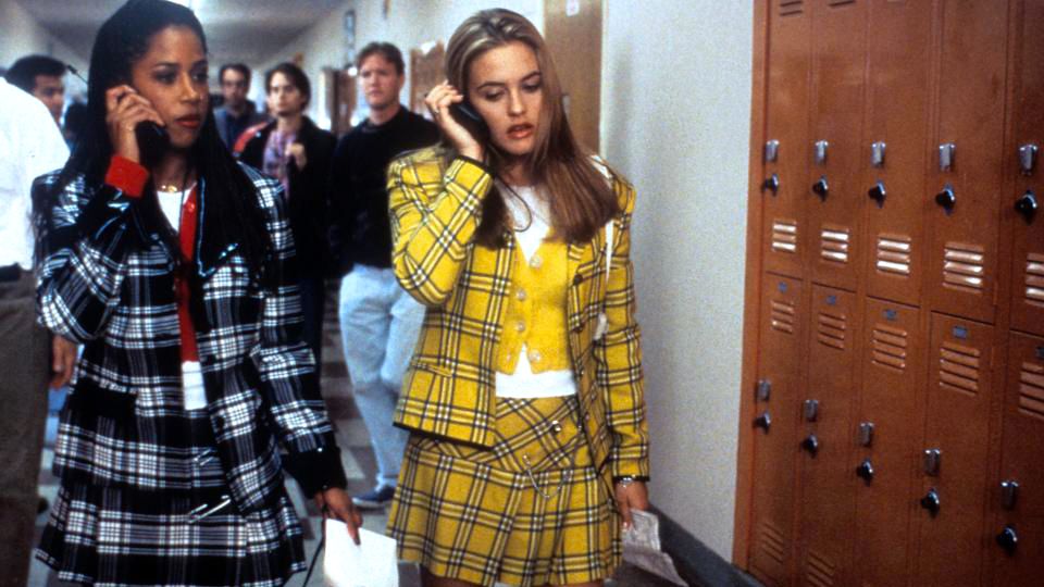 alicia silverstone and stacey dash walk through the school hallways in Clueless