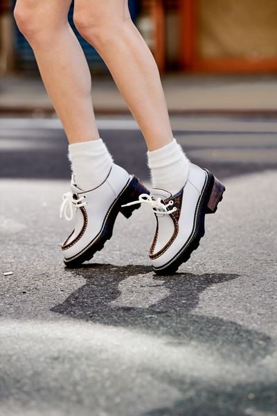 Footwear, White, Human leg, Leg, Shoe, Street fashion, Ankle, Joint, Fashion, Calf,