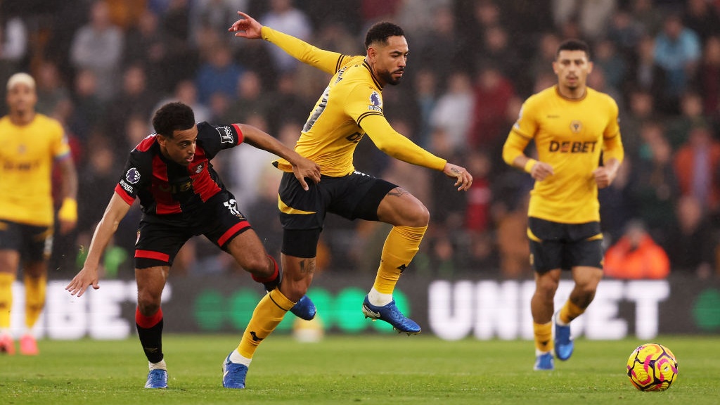 Matheus Cunha of Wolverhampton Wanderers (R) is challenged by Tyler Adams of AFC Bournemouth during the Premier League match between Wolverhampton Wanderers FC and AFC Bournemouth at Molineux on November 30, 2024 in Wolverhampton, England.