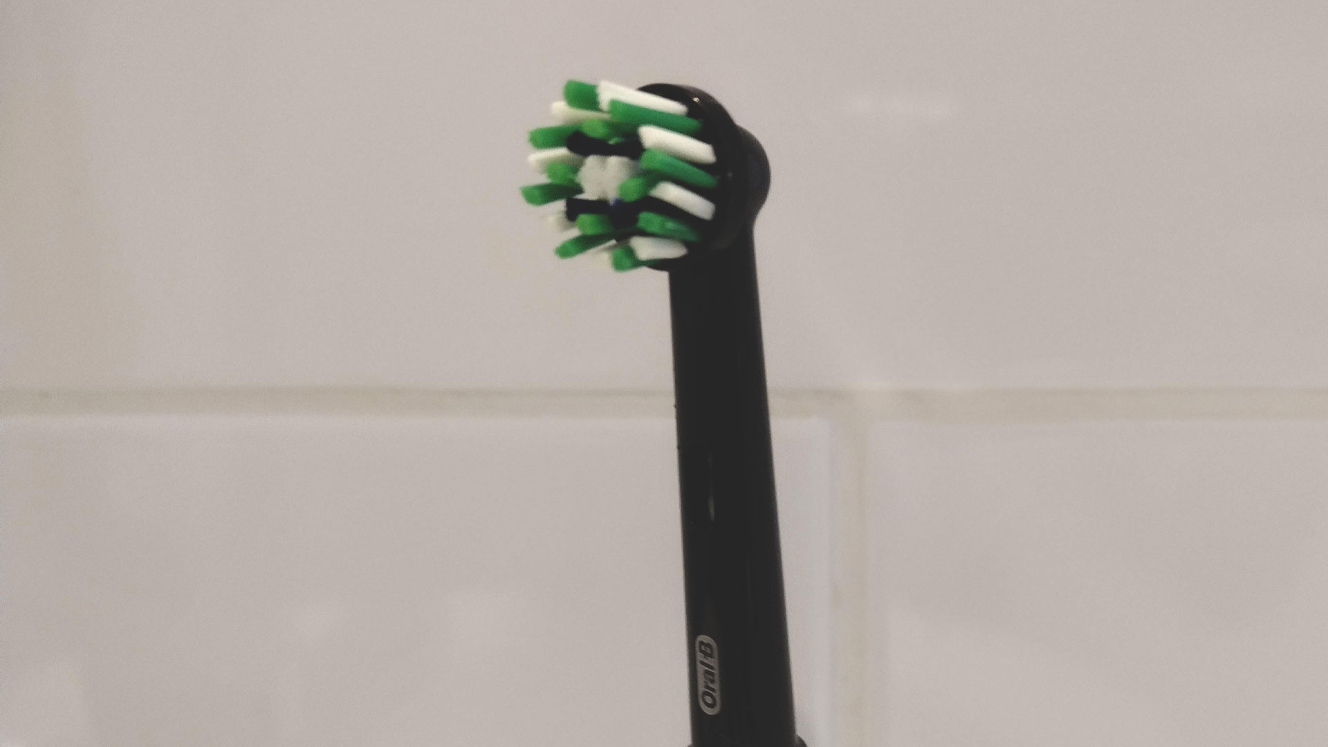 Oral B Genius X review: image shows Oral B Genius X toothbrush