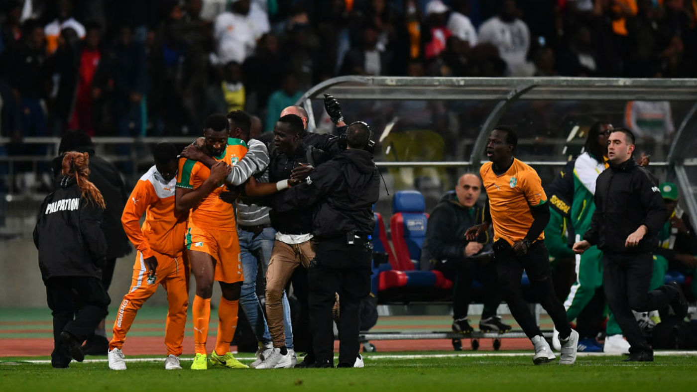 Senegal vs Ivory Coast pitch invasion