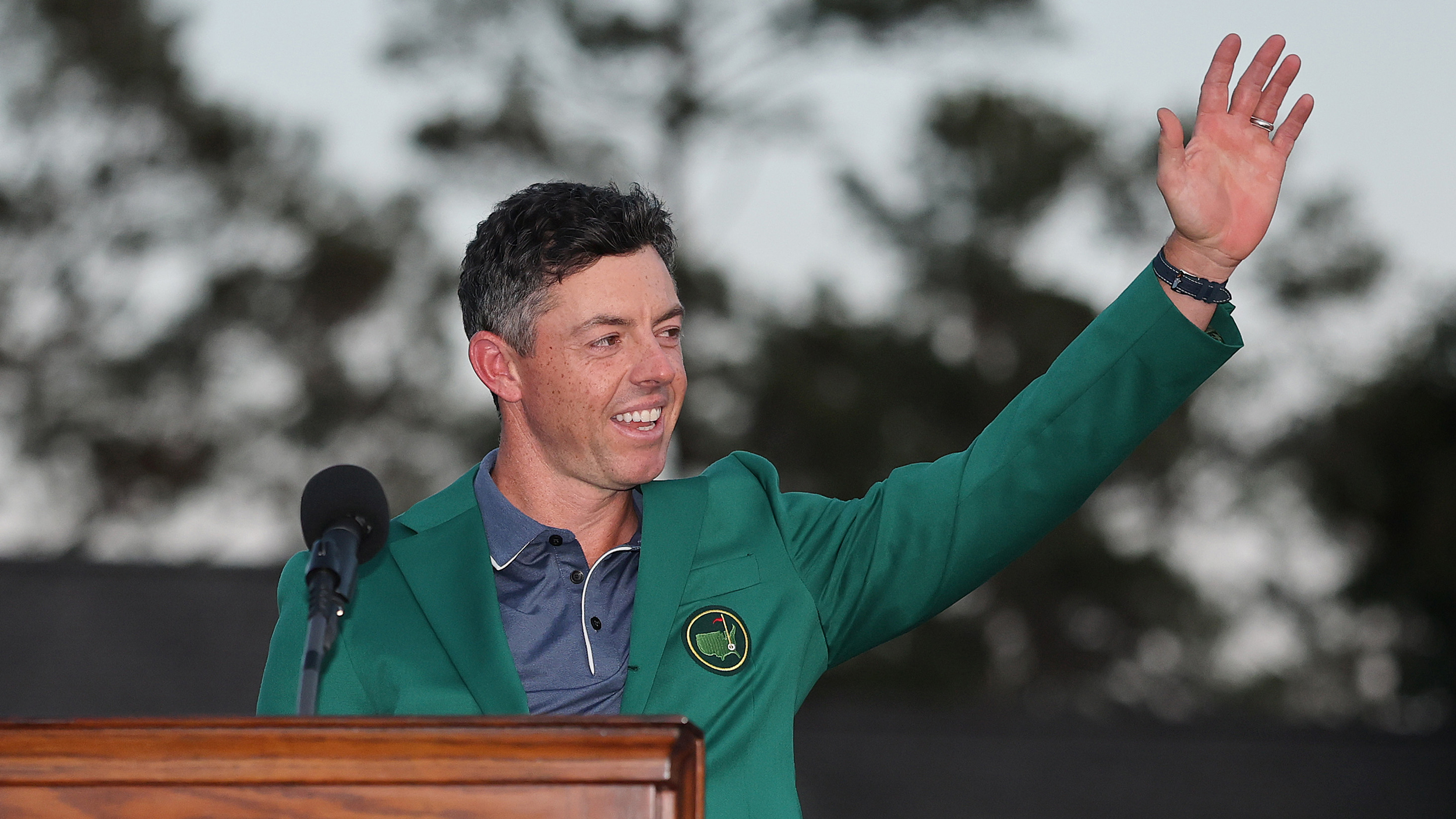 Rory McIlroy salutes the crowd wearing his green jacket