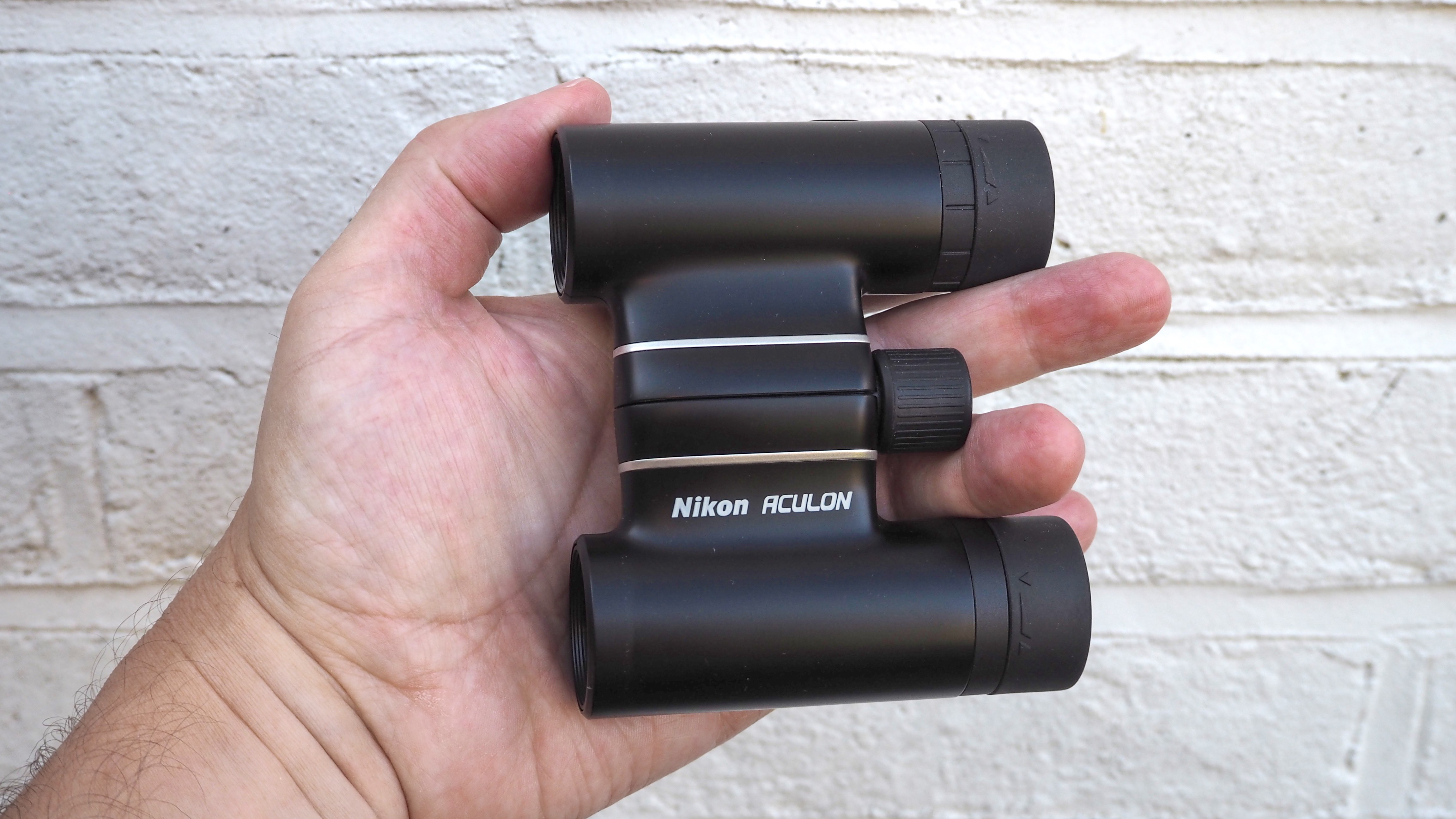 Nikon Aculon T02 10x21