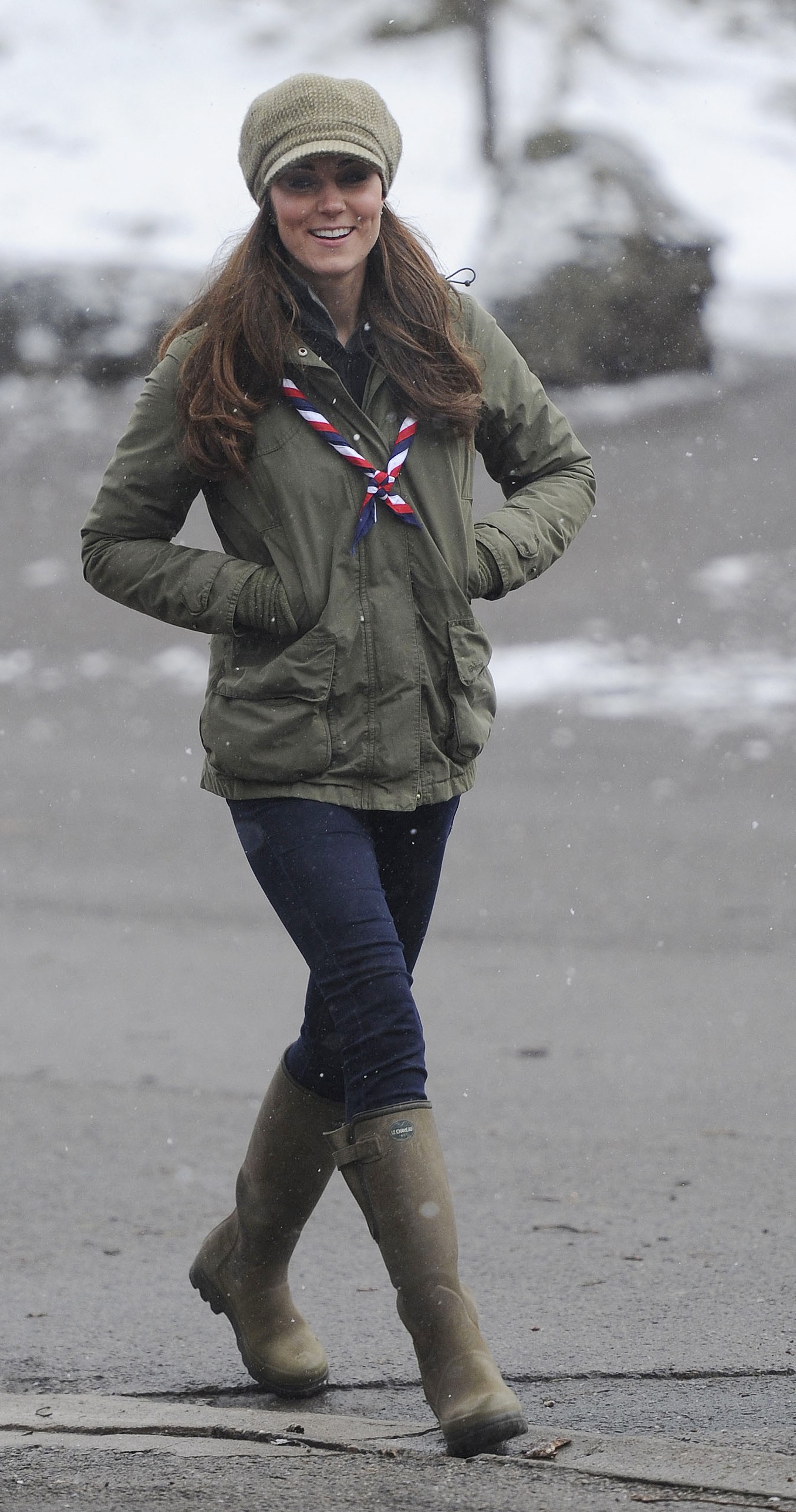 Kate Middleton wearing a green coat and wellies in the snow in 2013