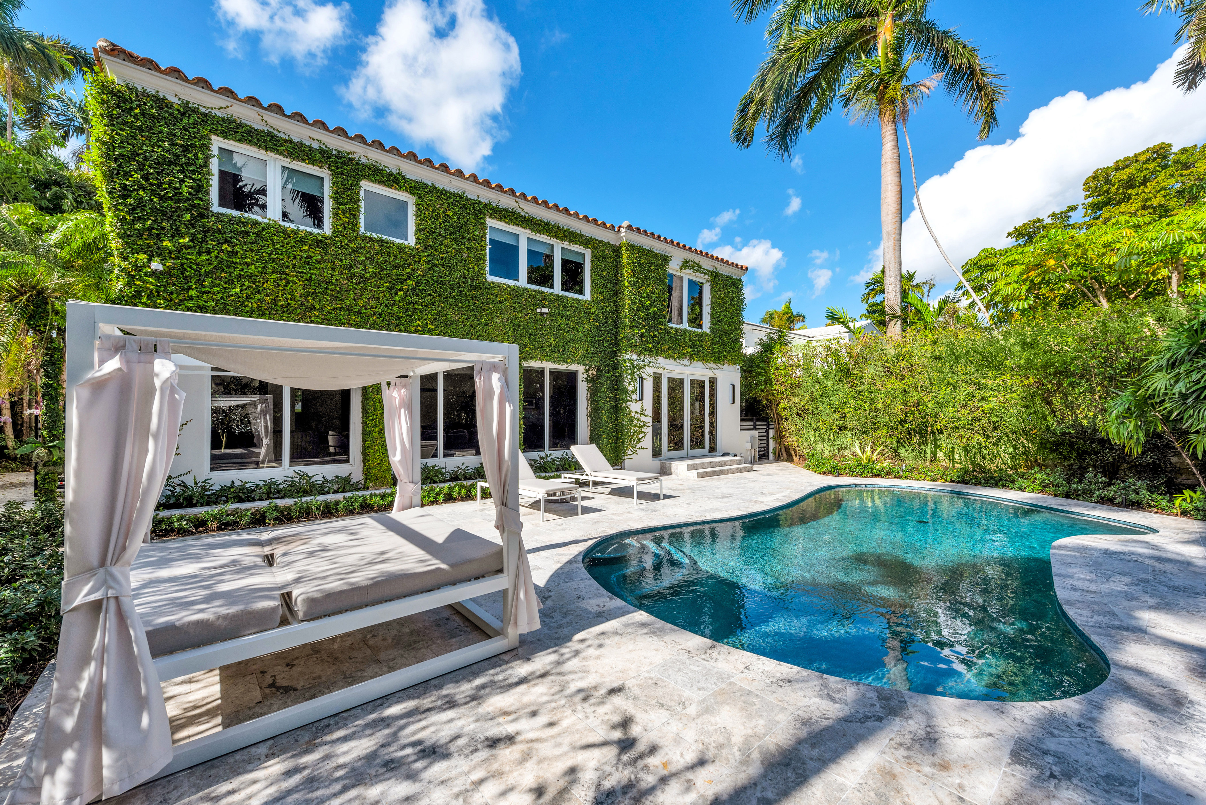 pool with cabana
