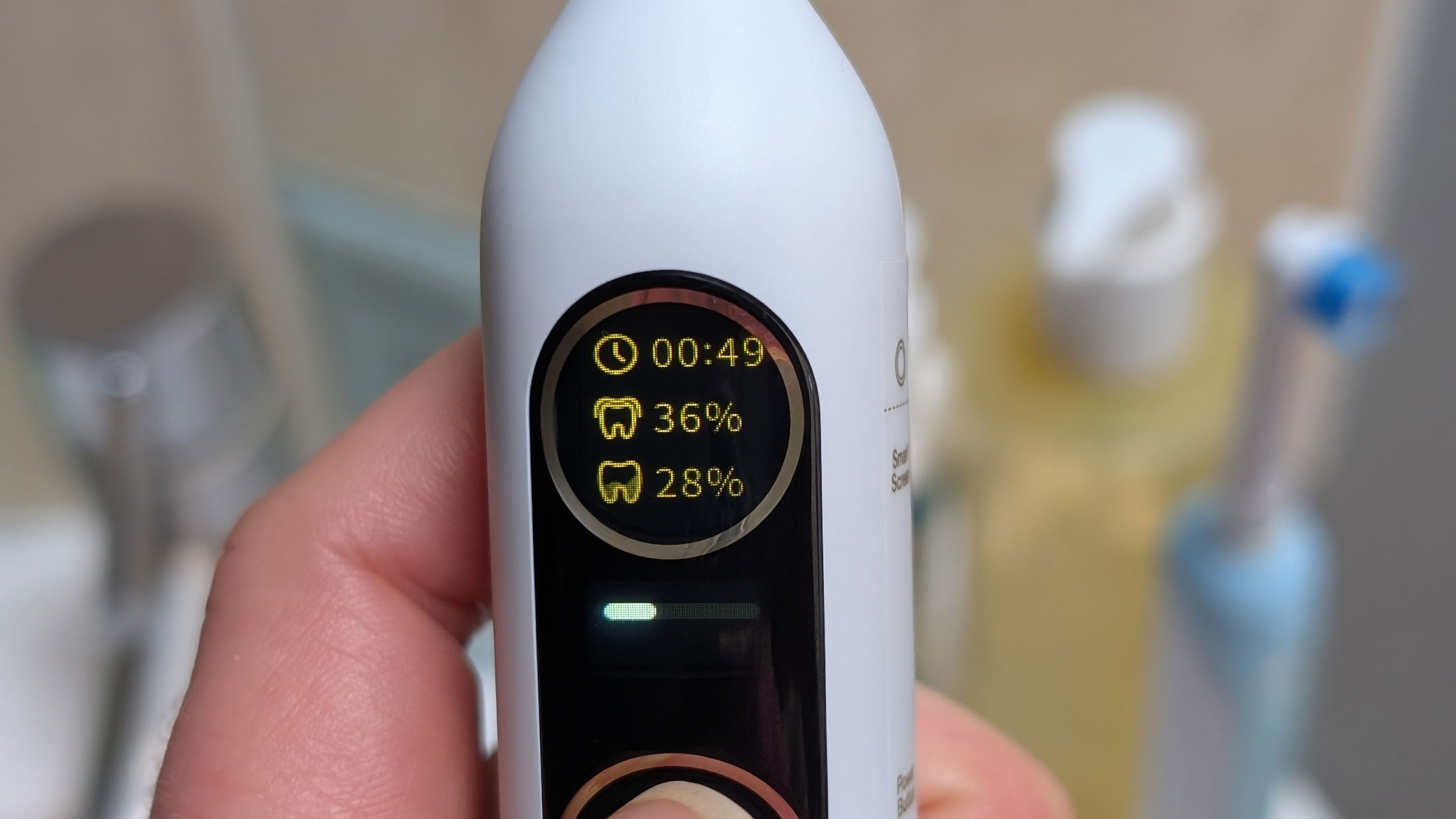 usmile Y10 PRO electric toothbrush, a close-up picture of the display