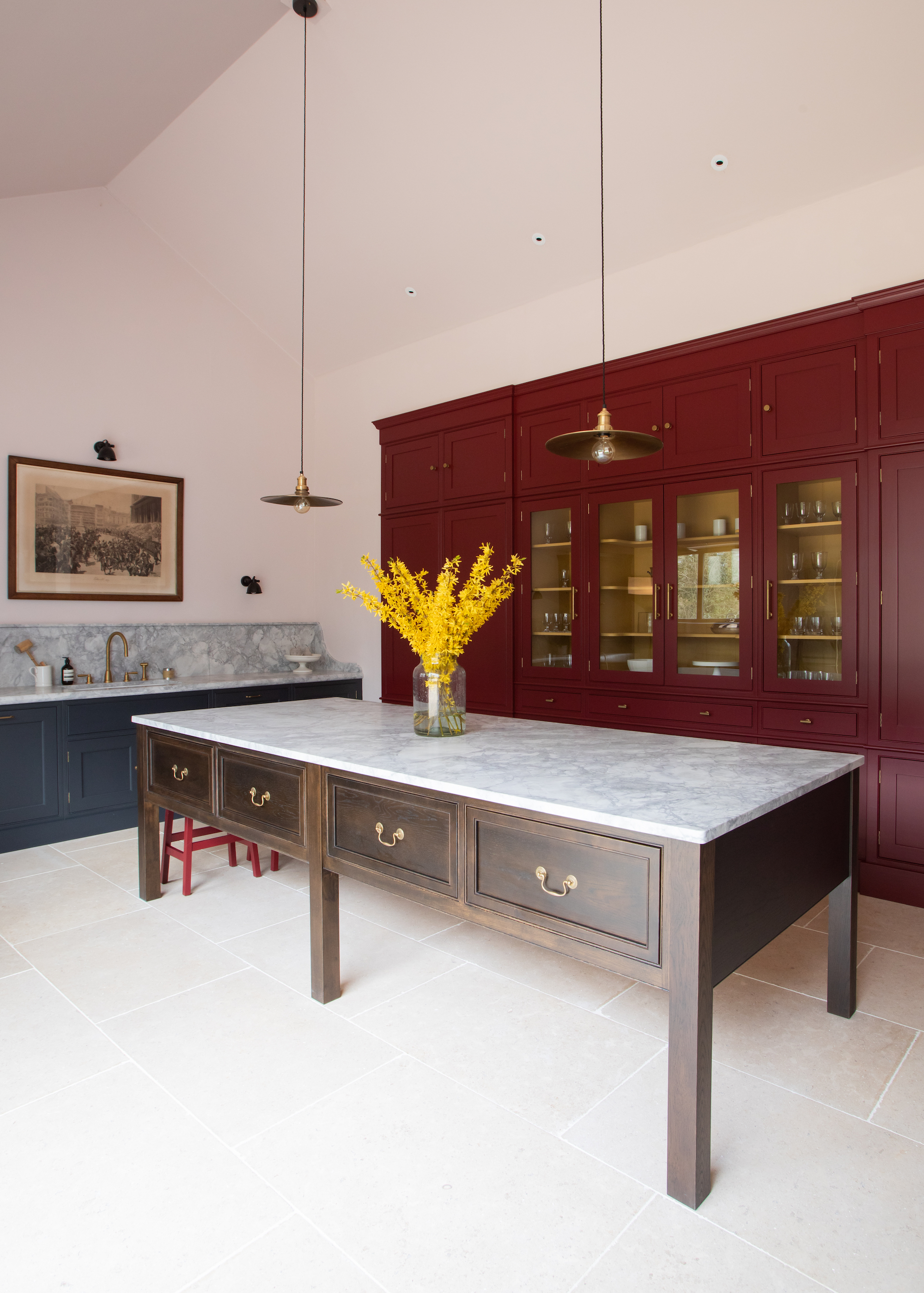 Kitchen with large island table