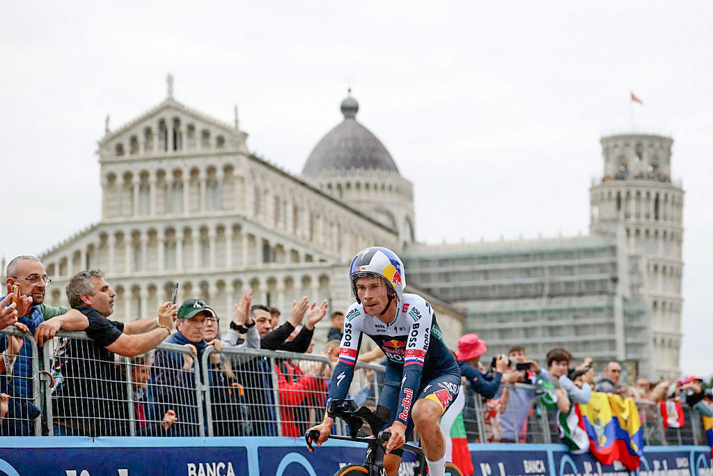 Red Bull-Bora-Hansgrohe&#039;s Slovenian rider Primoz Roglic finishes the 10th stage of the 108th Giro d&#039;Italia cycling race of 28.6kms individual time-trial from Lucca to Pisa on May 20, 2025. (Photo by Luca Bettini / AFP)