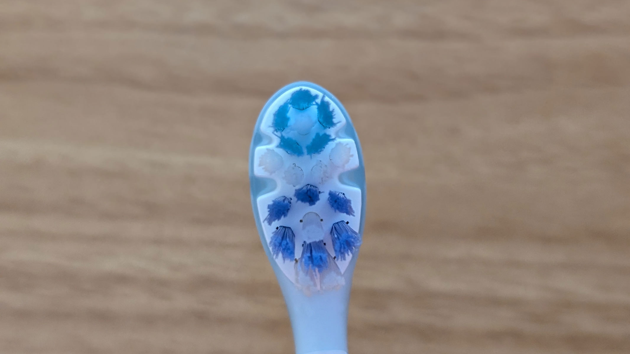 usmile Y10 PRO electric toothbrush, a close-up photo of the brush head