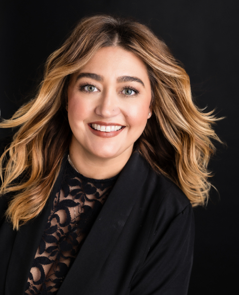 Mia Santiago, celebrity hairstylist headshot