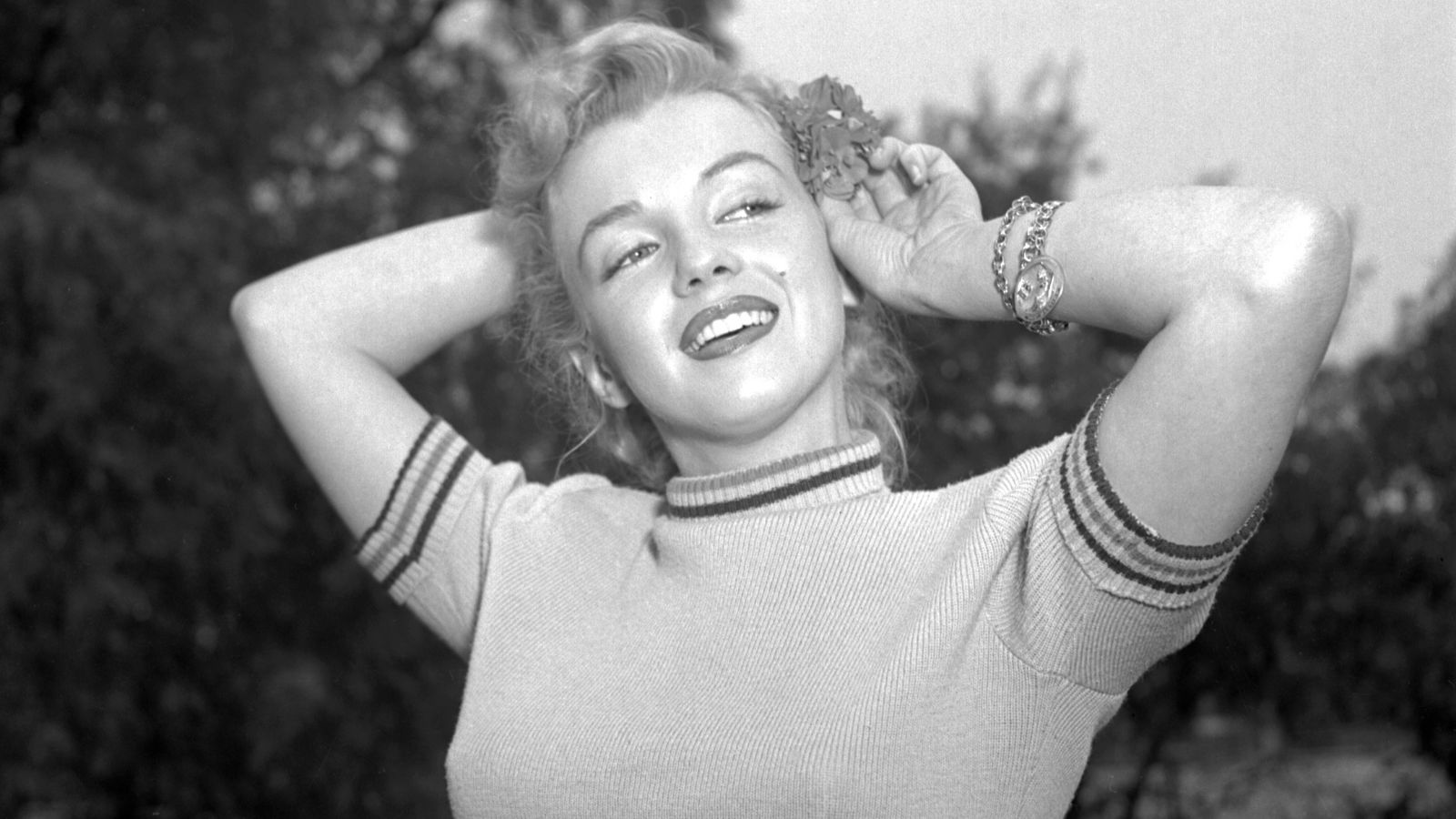 marilyn monroe in black and white outside