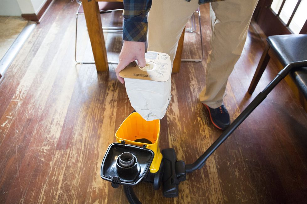 You can remove the Mighty Mite's bags and throw them away without exposing yourself to allergens, dust or pollutants.