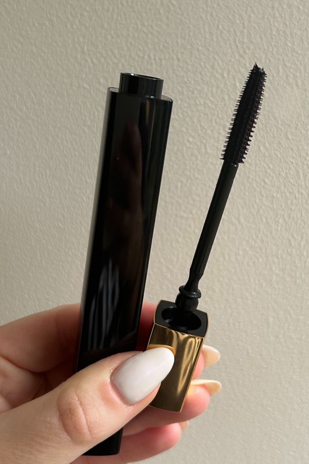 Chanel Noir Allure Mascara - tori crowther holding the chanel noir allure mascara with top off