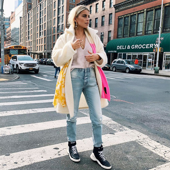 easy-skinny-jean-outfits-277171-1549644392989-square