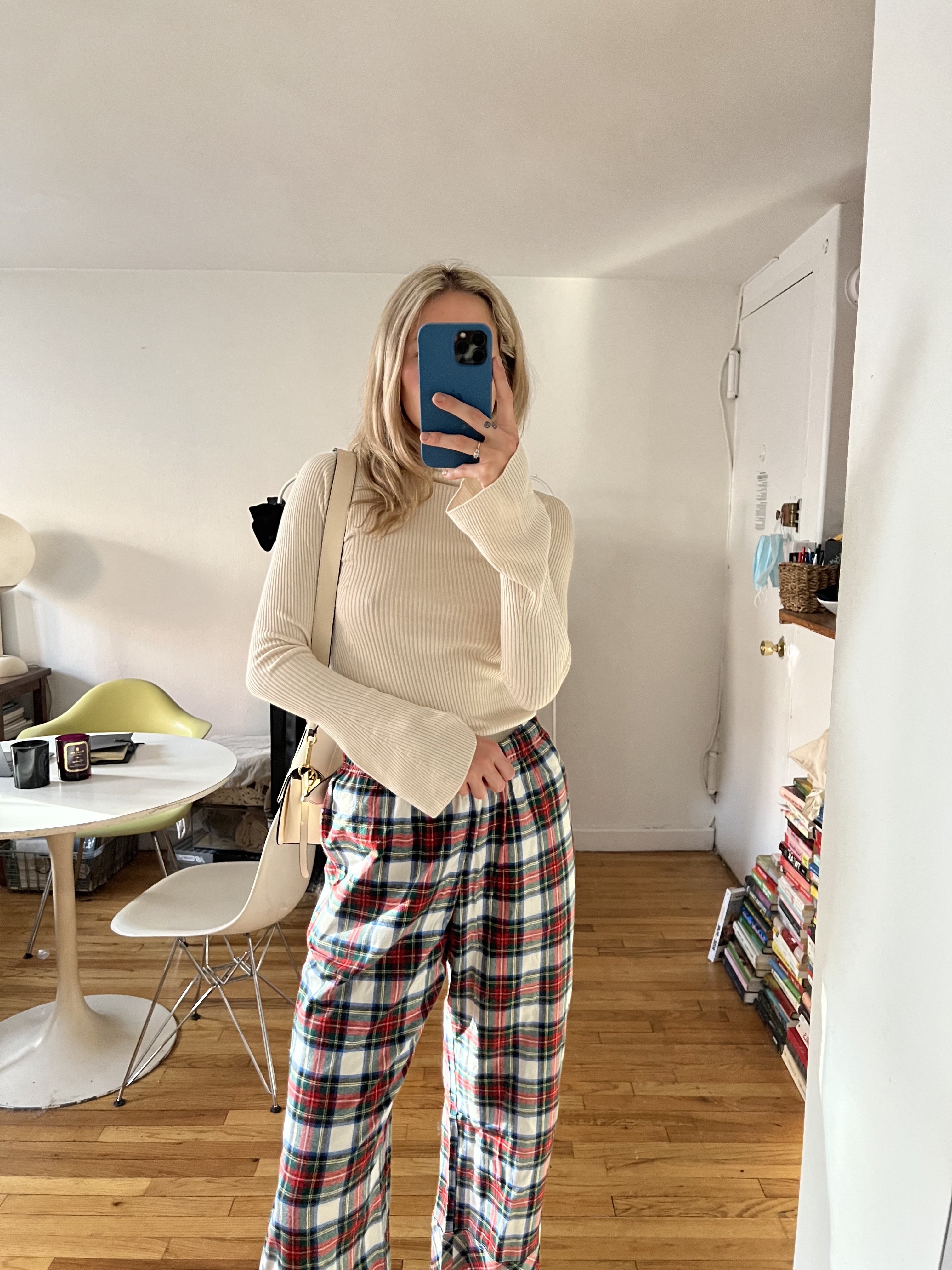 jw-anderson-uniqlo-fall-2021-editor-try-on-296993-1639589142601-image
