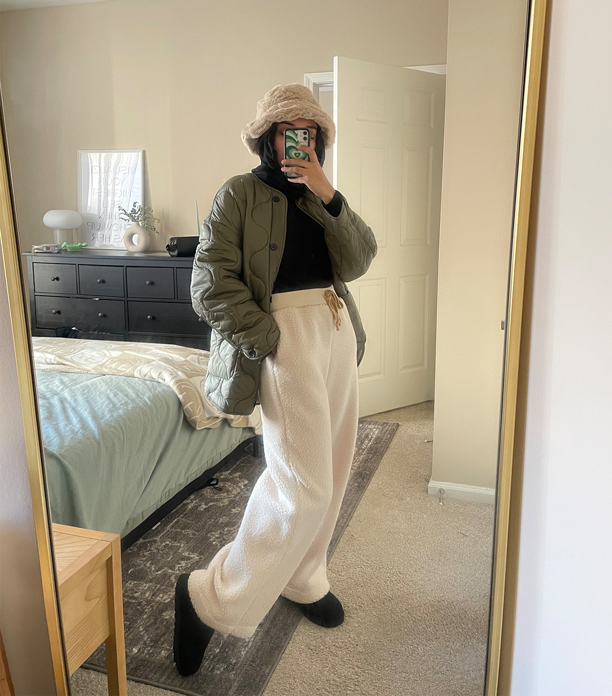 jw-anderson-uniqlo-fall-2021-editor-try-on-296993-1639598103139-main