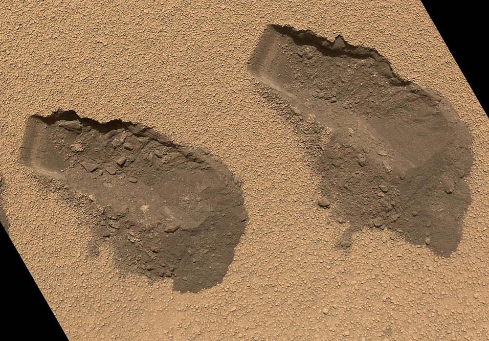 Scoop Marks in the Sand at 'Rocknest'