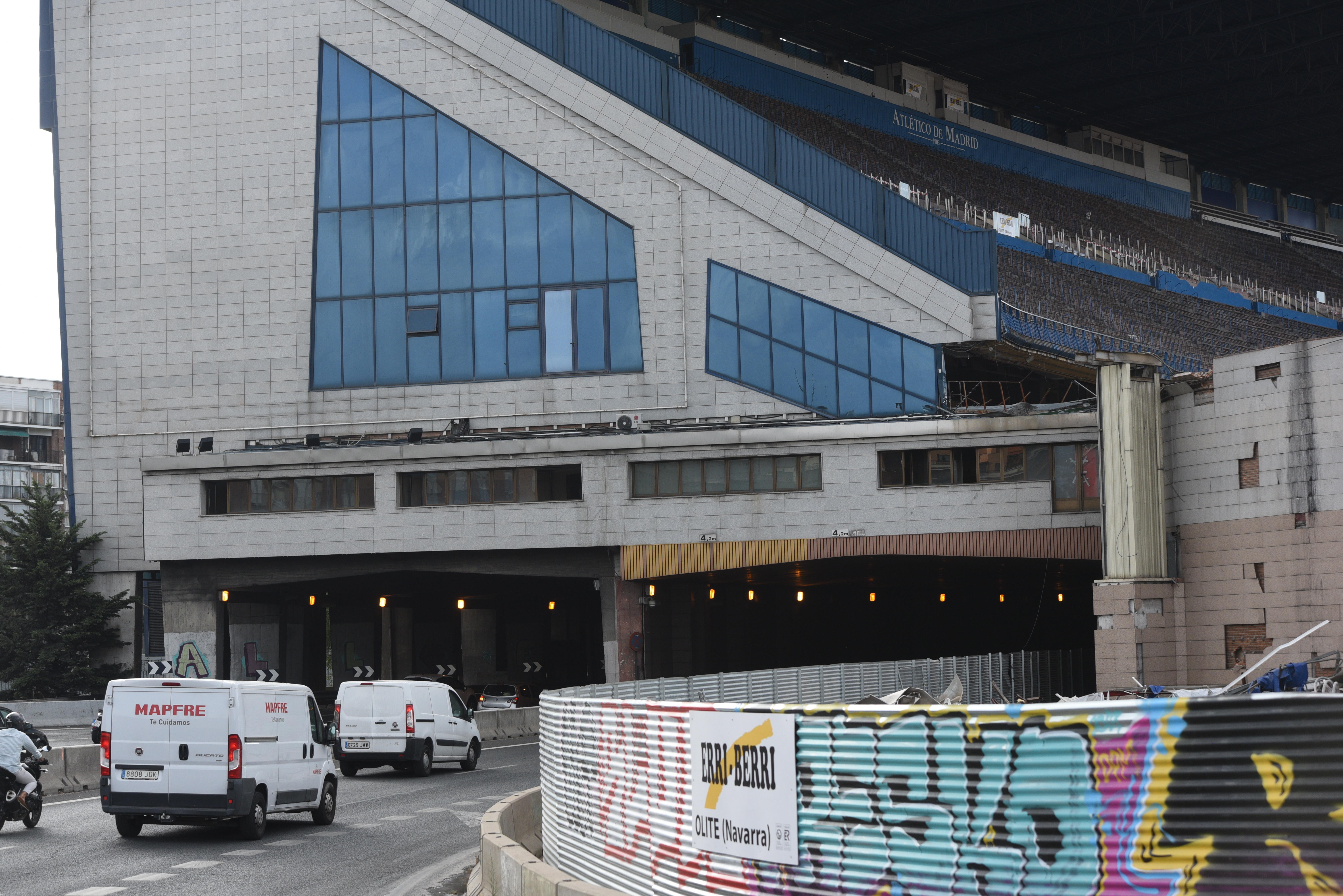 The road passing under the main stand at the Estadio Vicente Calderon, shortly before its demolition